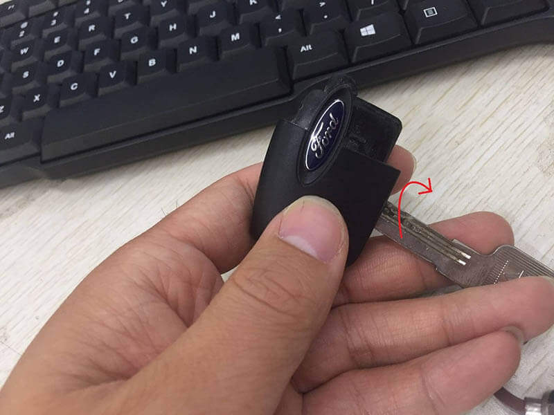 福特钥匙防盗芯片怎么取出